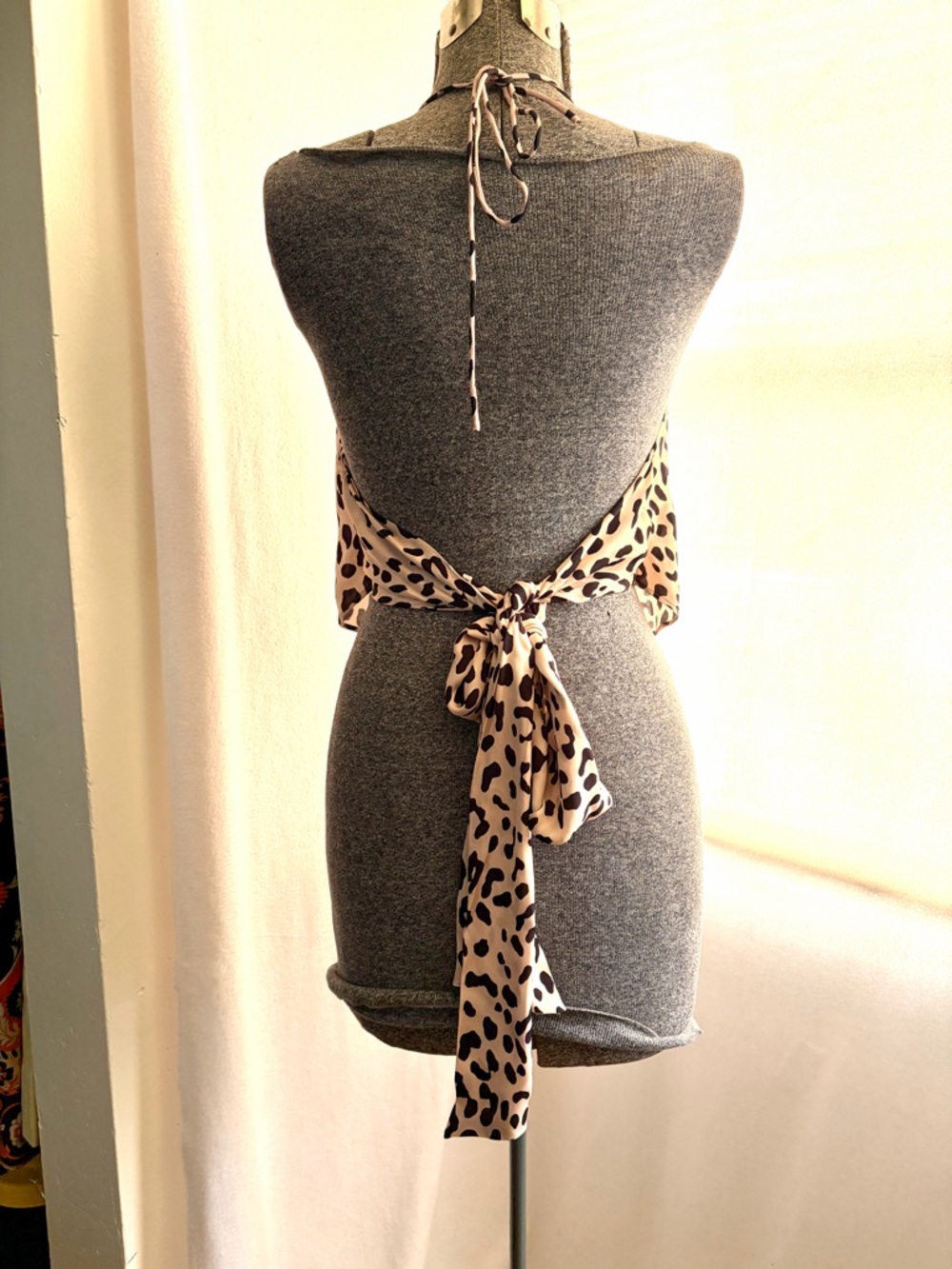 Alice + Olivia Frenchie handkerchief leopard halter top - Picture 3 of 11
